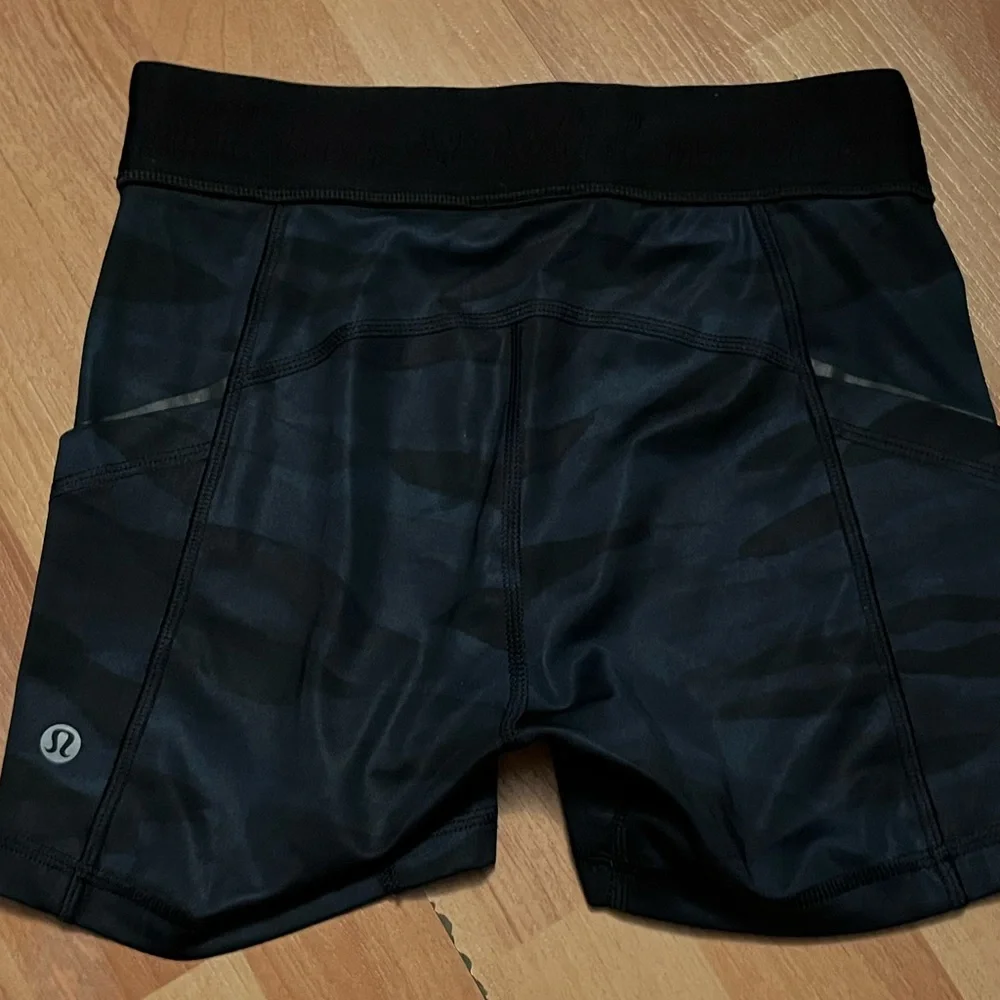 Lululemon Blue Camo Spandex - Picture 5 of 5